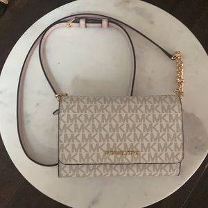 Michael Kors cross body with pink strap and pink interior. Great condition.